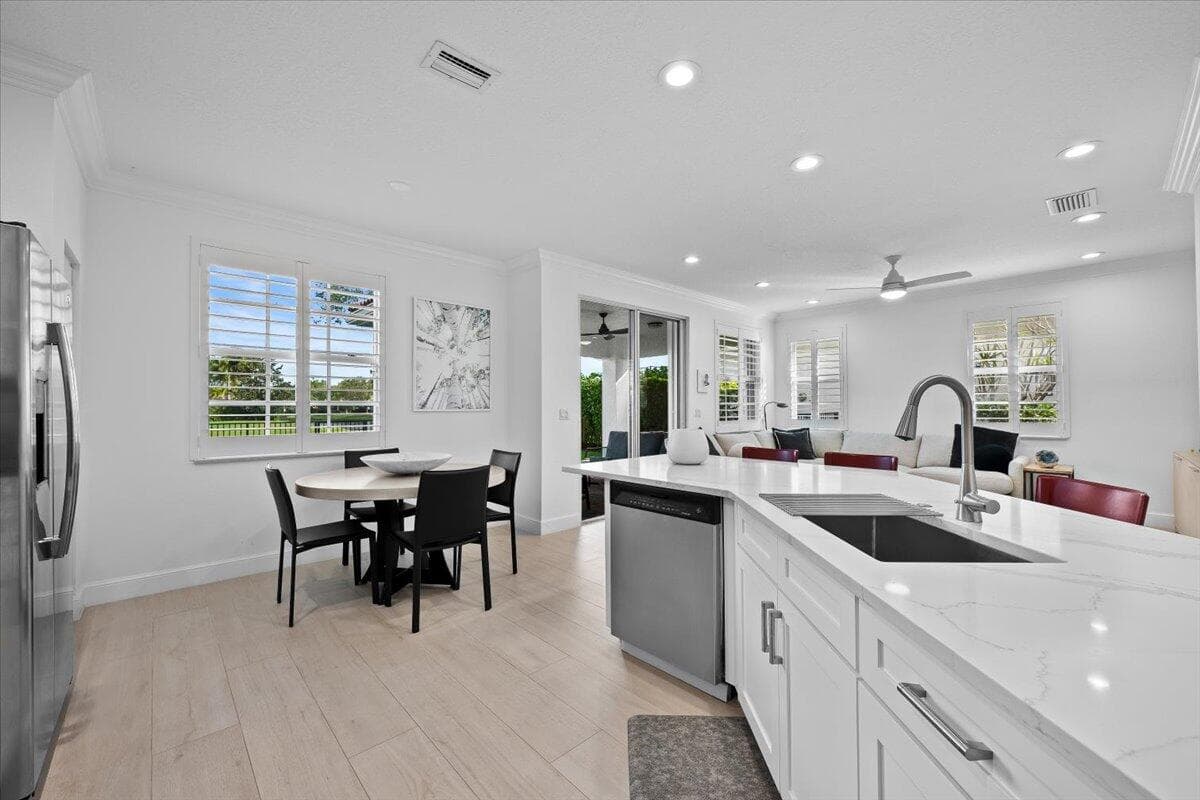 653 Castle Drive, Palm Beach Gardens, FL 33410 — photo 11 of 63