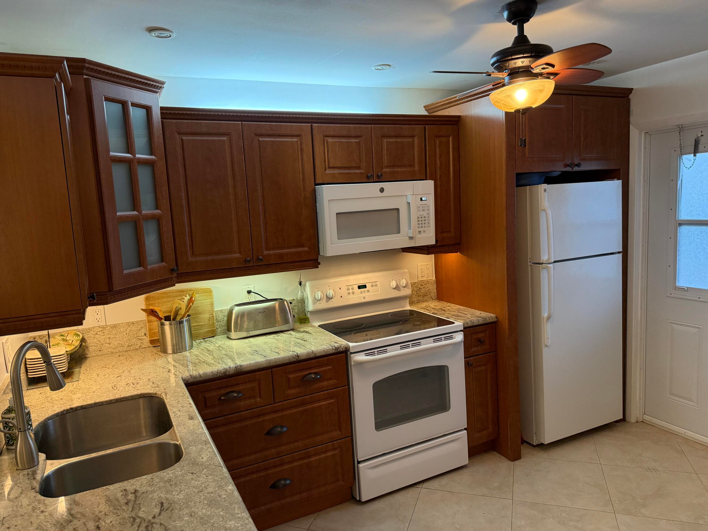 300 NE 14th Avenue 411, Hallandale Beach, FL 33009 — photo 3 of 45