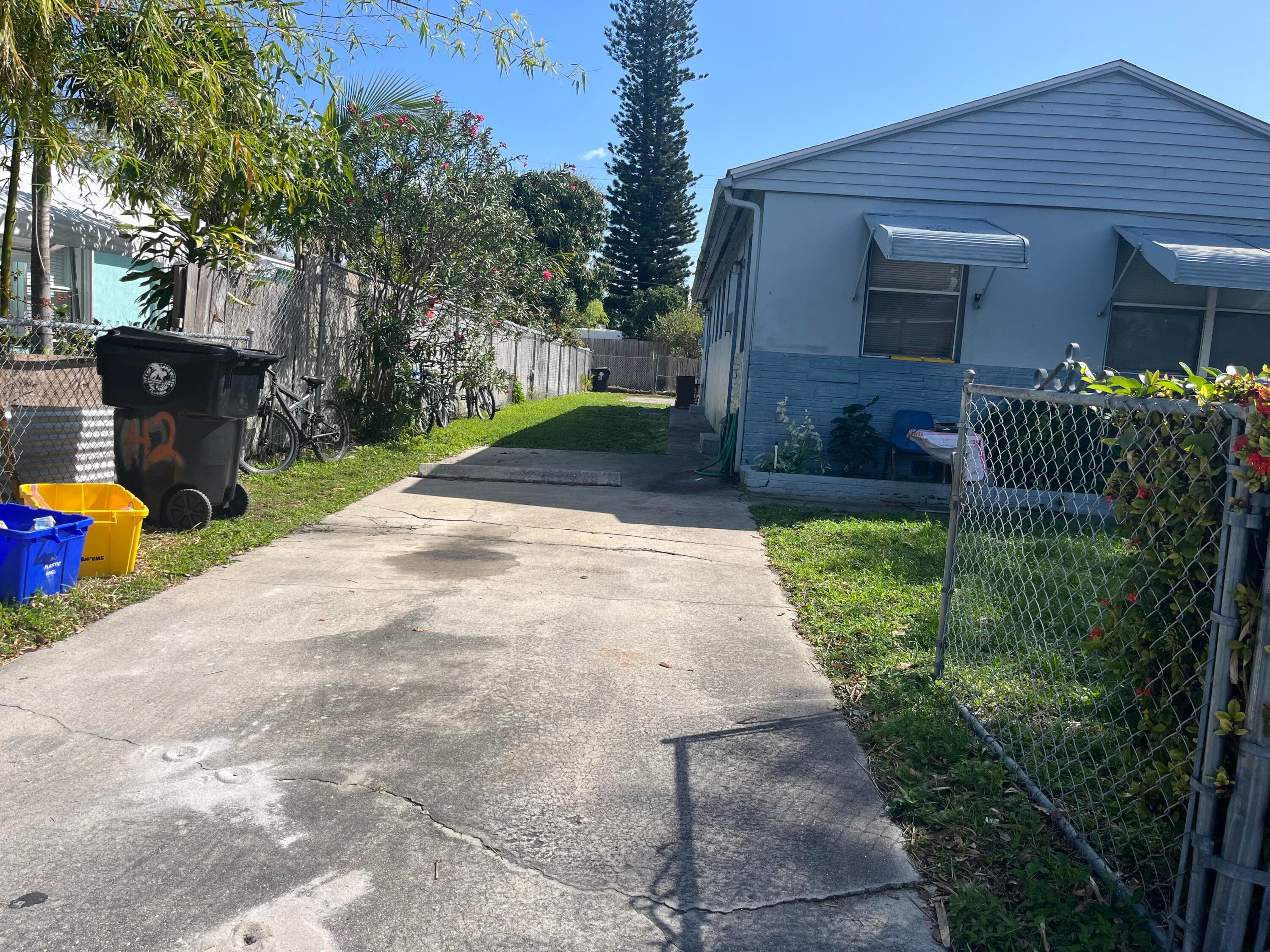 530 S C Street W, Lake Worth Beach, FL 33460 — photo 2 of 6