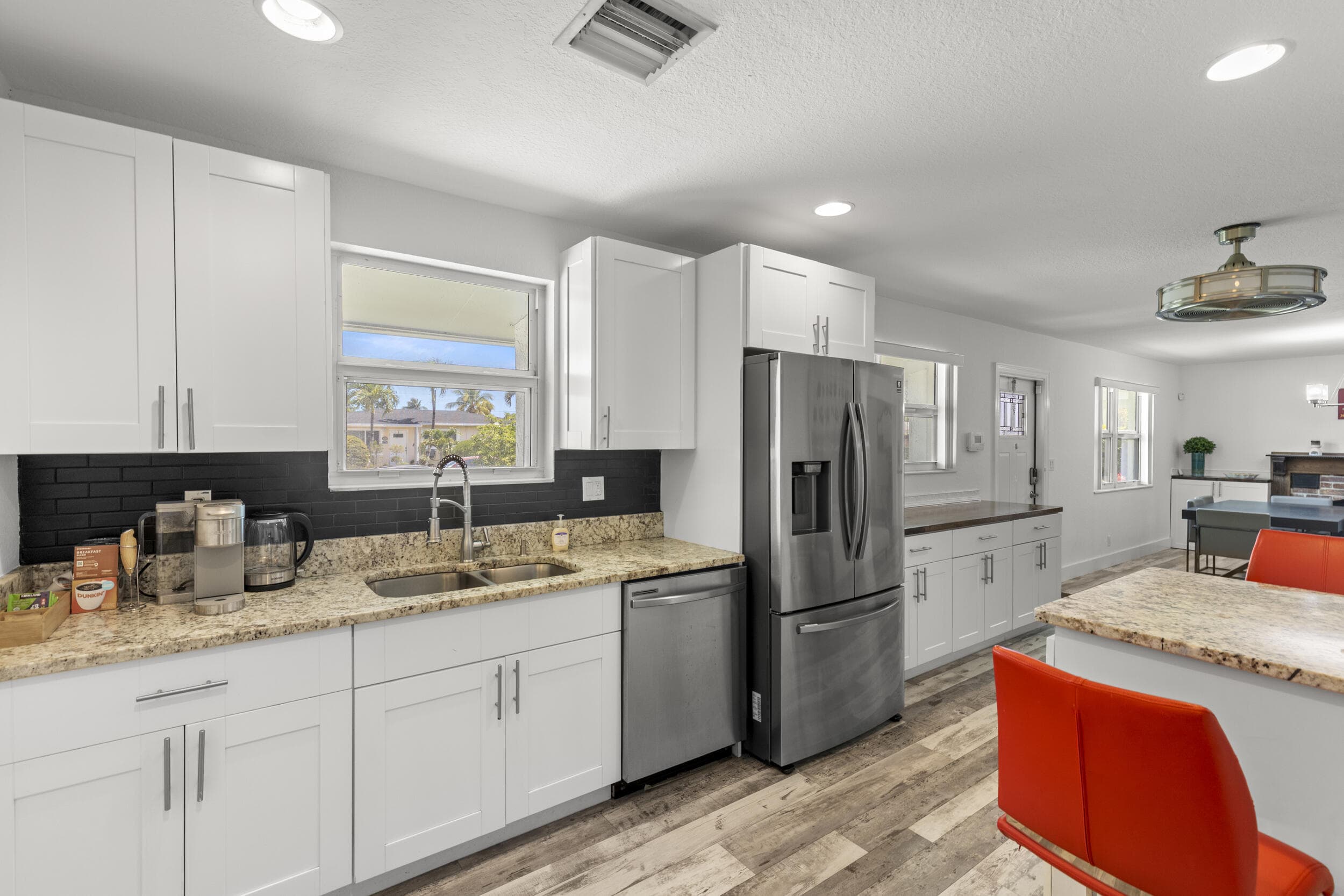 944 Hansen Street, West Palm Beach, FL 33405 — photo 3 of 33