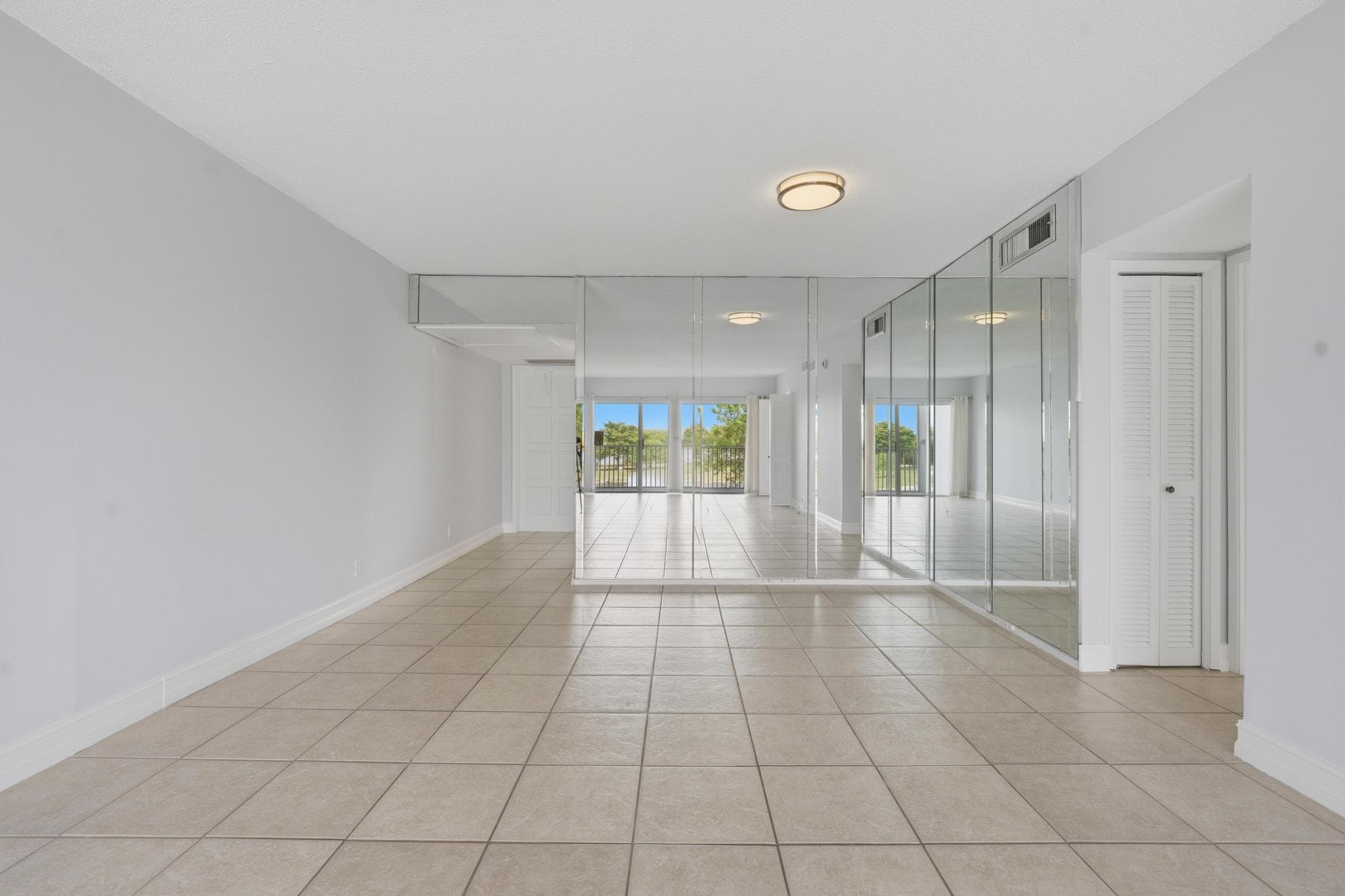 2801 N Palm Aire Drive 402, Pompano Beach, FL 33069 — photo 21 of 23