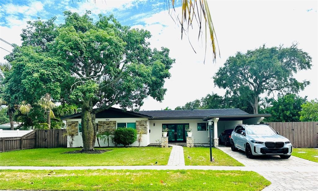 924 SW 11th Street, Boca Raton, FL 33486 — photo 1 of 18