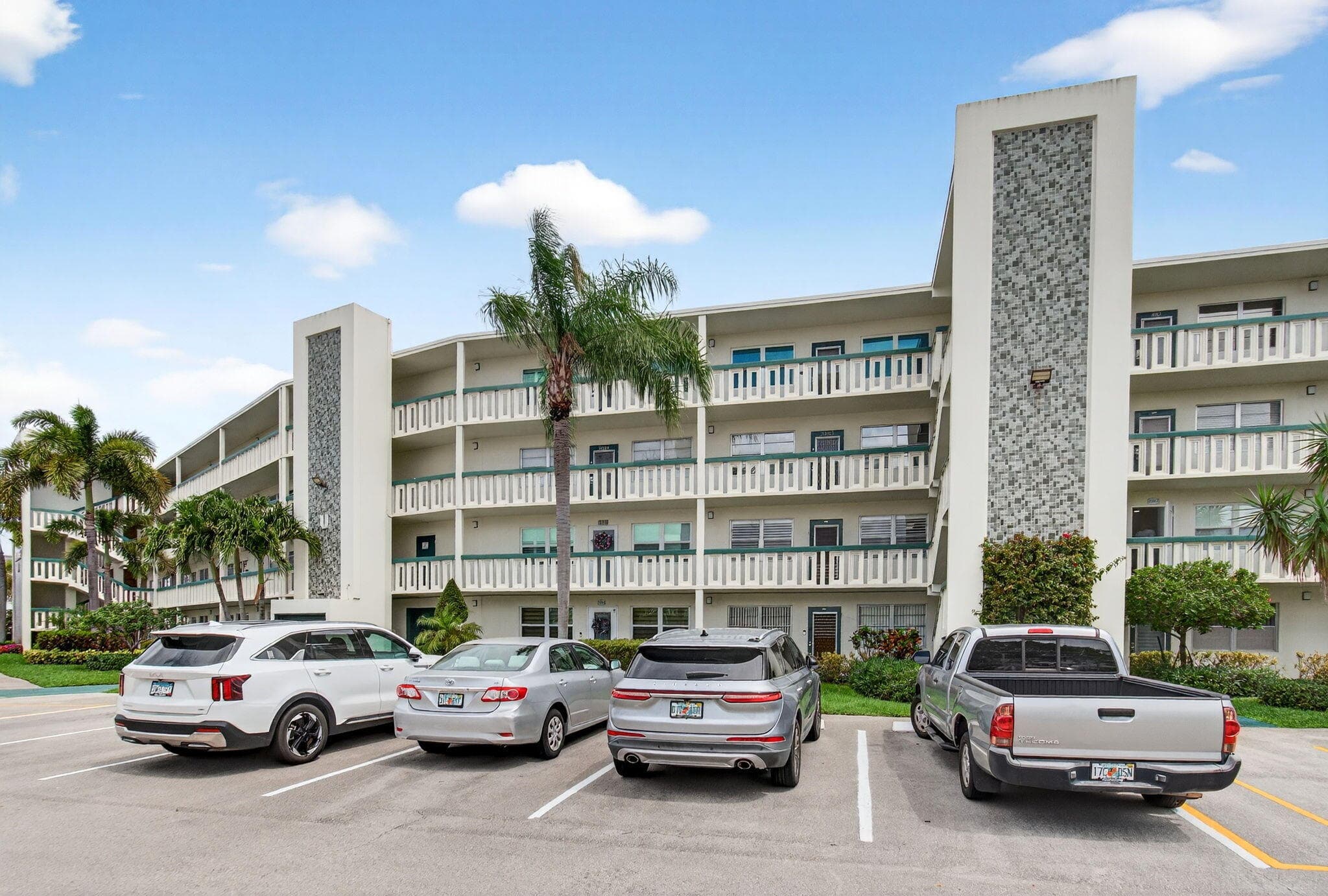 3084 Oakridge U, Deerfield Beach, FL 33442 — photo 1 of 62