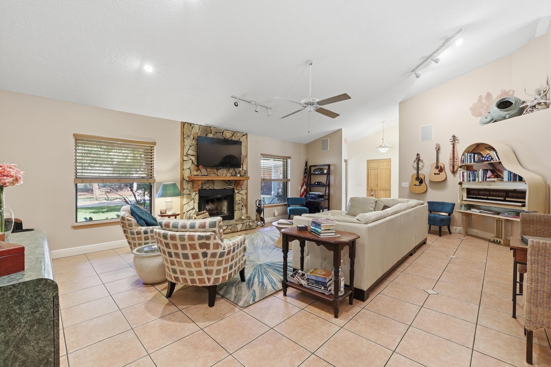180 Elaine Road, West Palm Beach, FL 33415 — photo 7 of 58