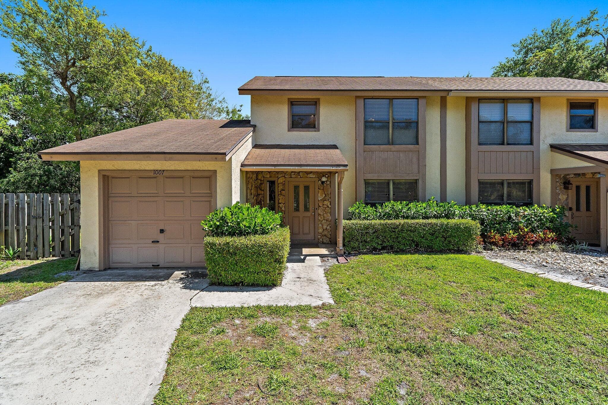 1007 Raintree Lane, Palm Beach Gardens, FL 33410 — photo 5 of 58