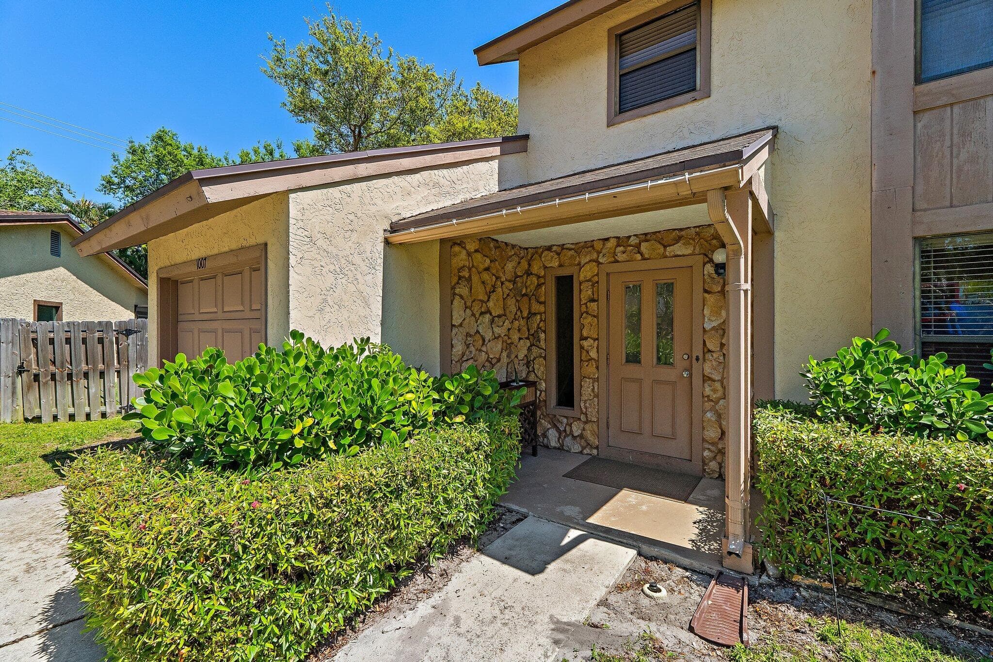 1007 Raintree Lane, Palm Beach Gardens, FL 33410 — photo 6 of 58