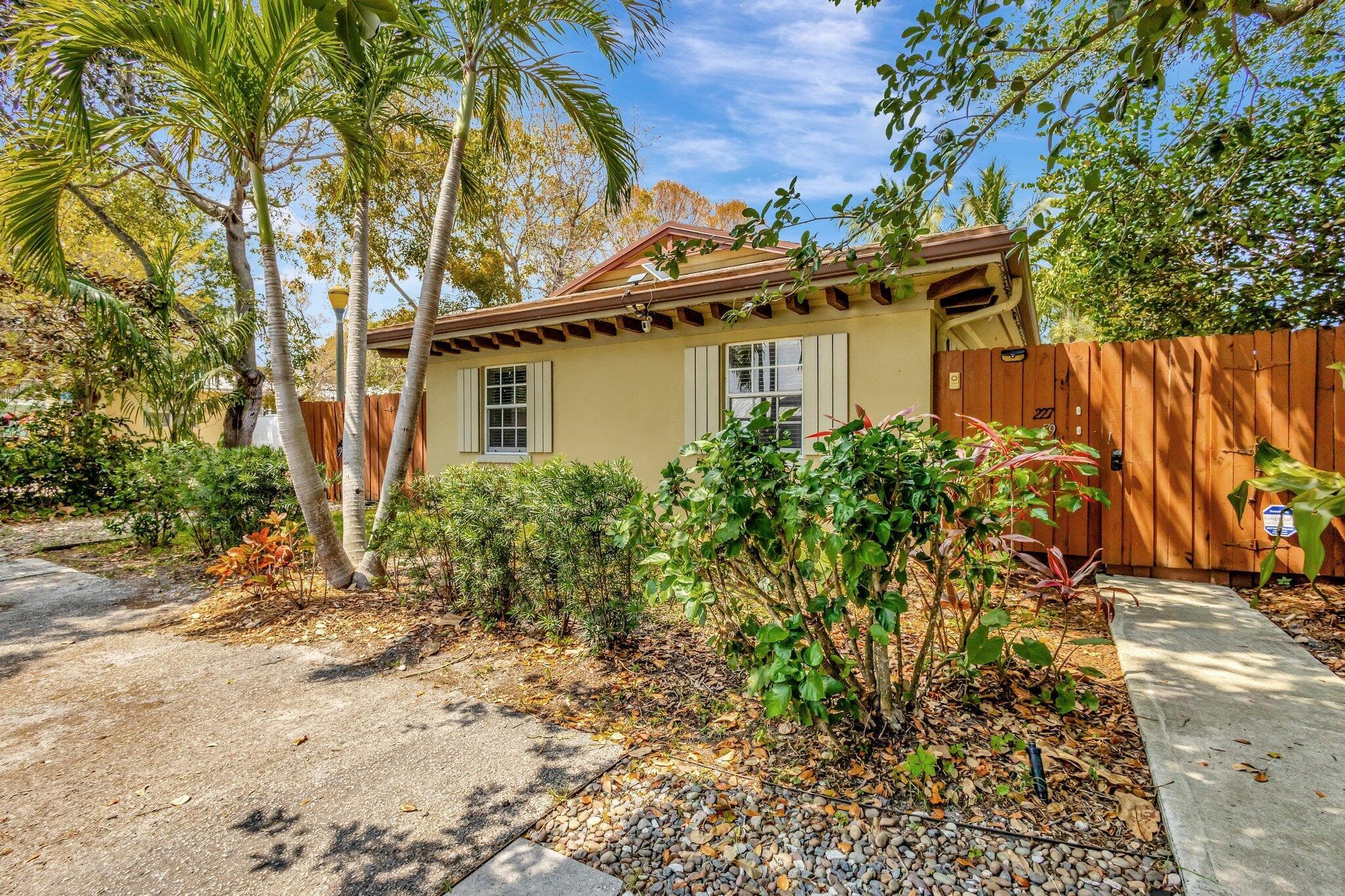 227 NE 12th Street, Delray Beach, FL 33444 — photo 2 of 44