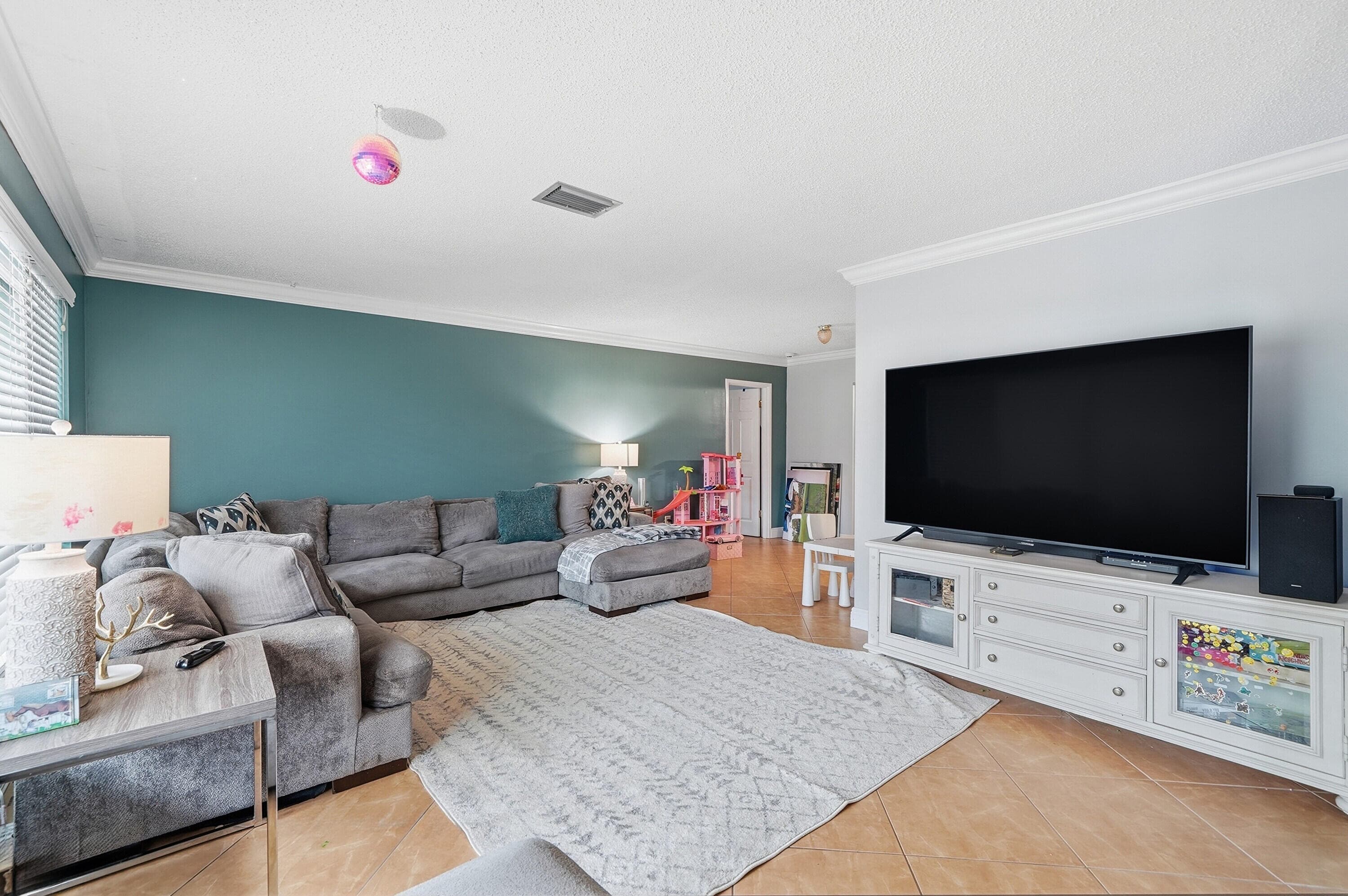 2301 NW 37th Avenue, Lauderdale Lakes, FL 33311 — photo 4 of 12