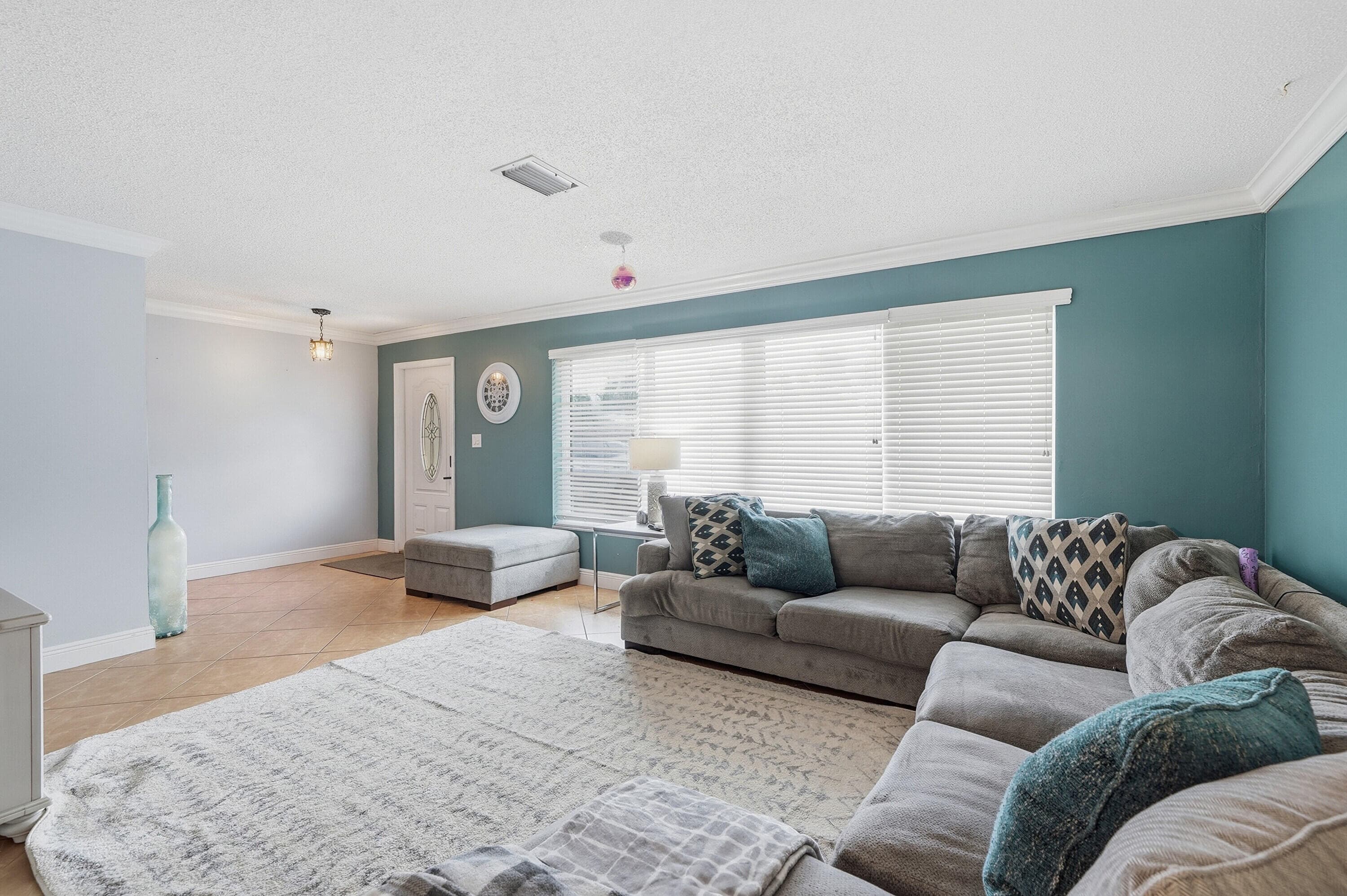 2301 NW 37th Avenue, Lauderdale Lakes, FL 33311 — photo 5 of 12