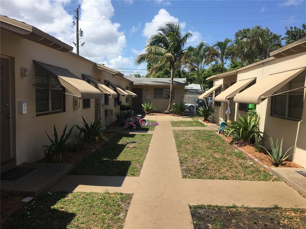 1927 Lincoln Street 4, Hollywood, FL 33020 — photo 1 of 7