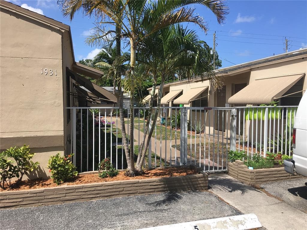 1927 Lincoln Street 4, Hollywood, FL 33020 — photo 2 of 7