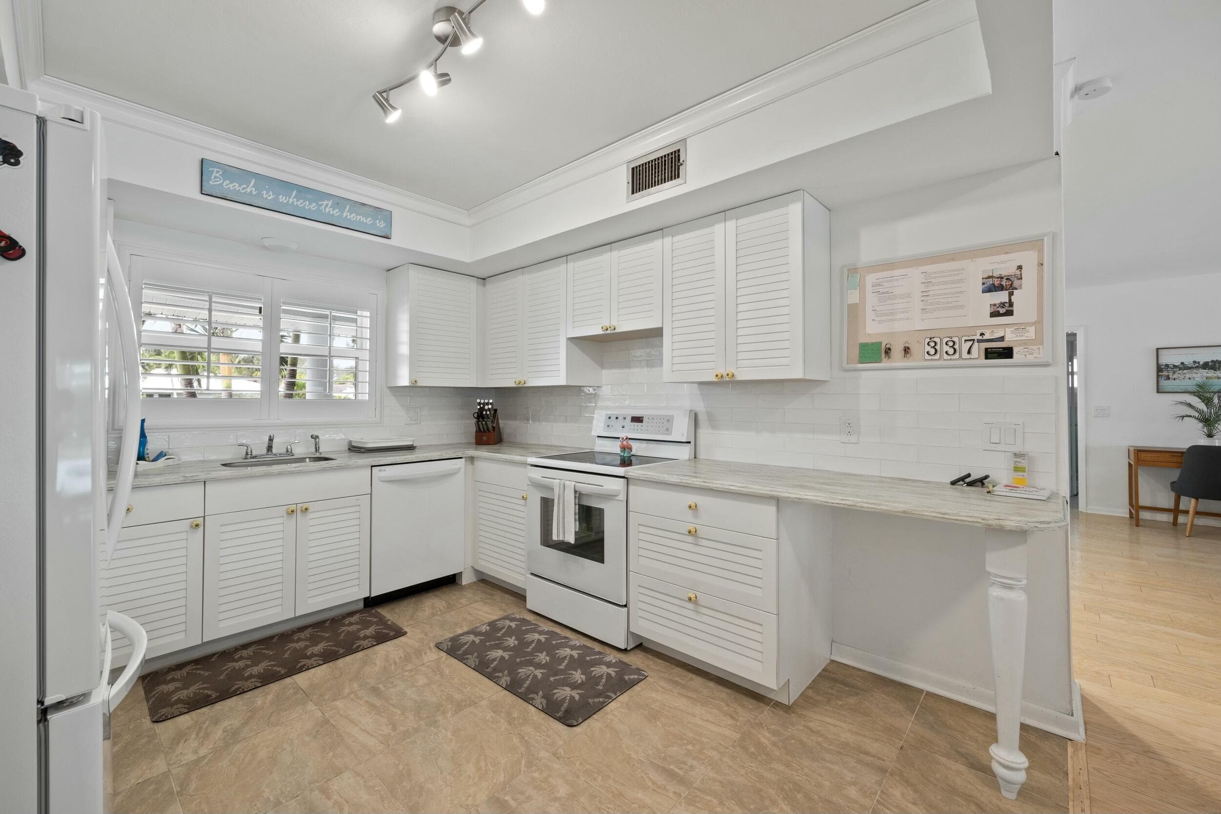 337 Fairway N, Tequesta, FL 33469 — photo 8 of 24
