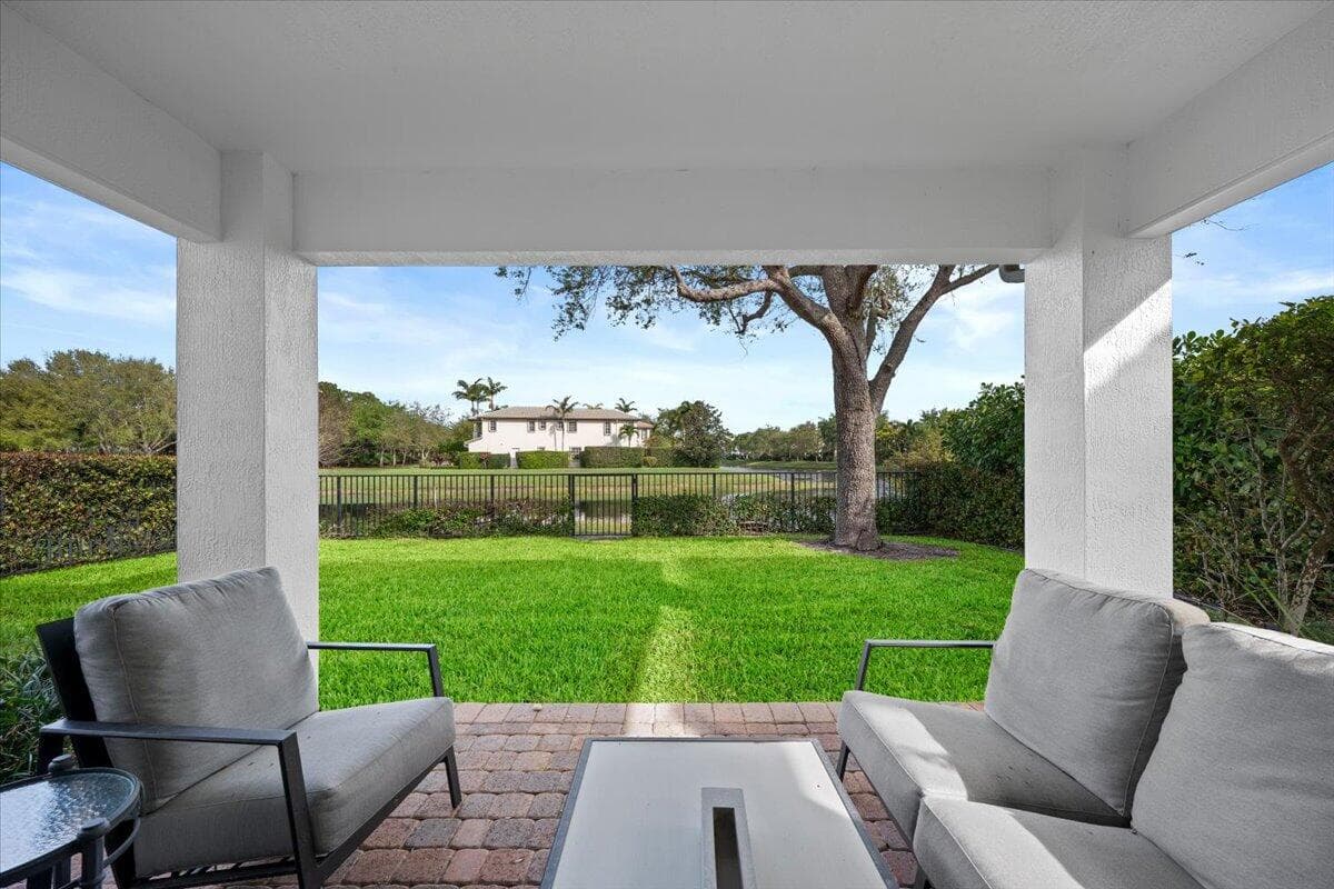 653 Castle Drive, Palm Beach Gardens, FL 33410 — photo 28 of 63