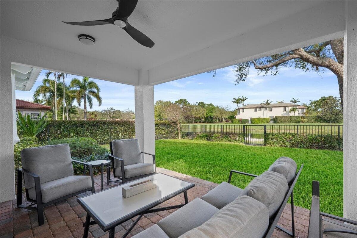 653 Castle Drive, Palm Beach Gardens, FL 33410 — photo 29 of 63
