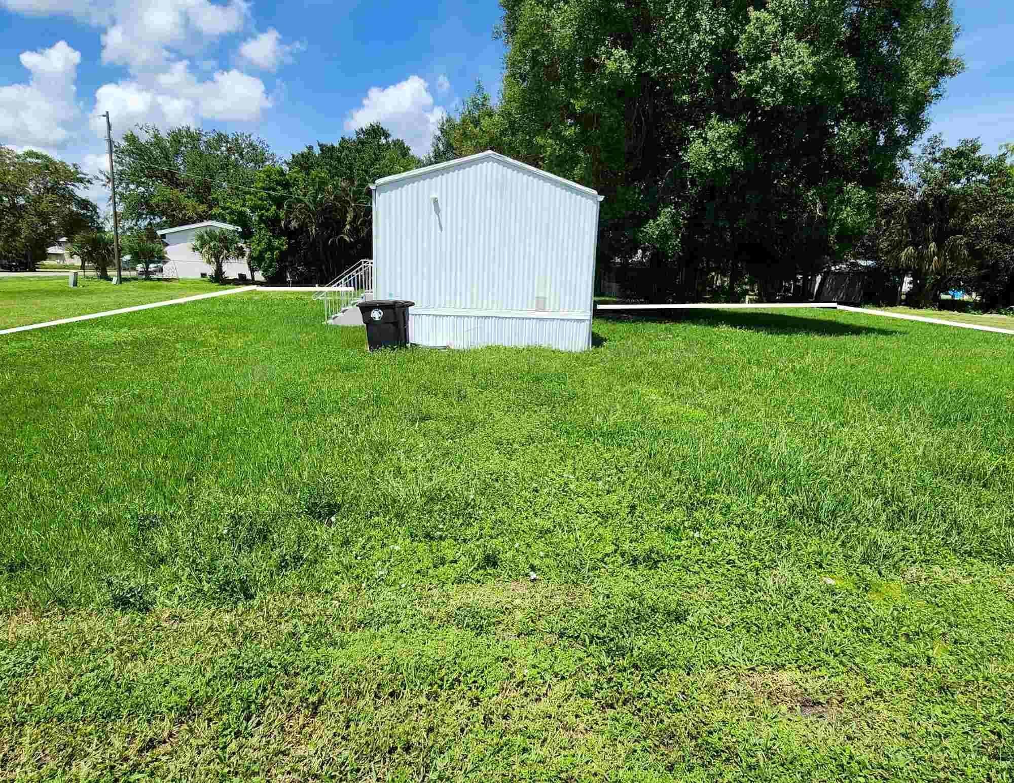 585 NW Avenue D, Moore Haven, FL 33471 — photo 11 of 40