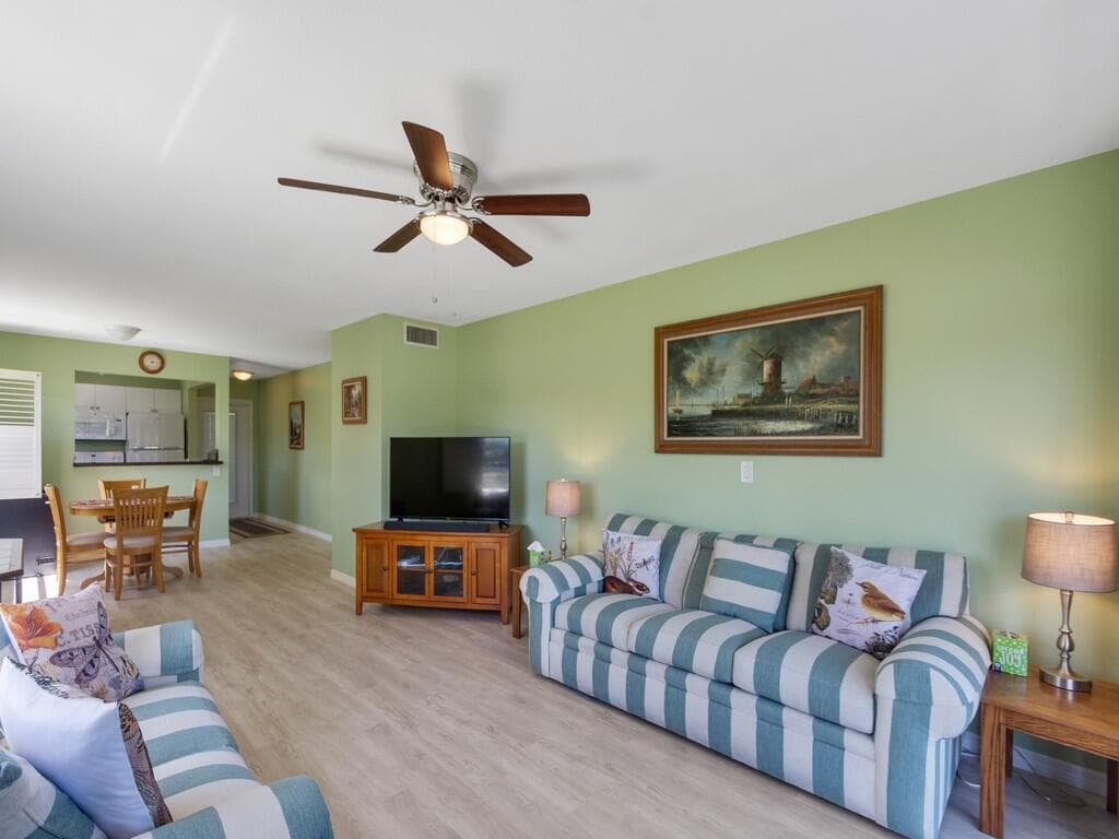 95 Spring Lake Drive 101, Vero Beach, FL 32962 — photo 1 of 32