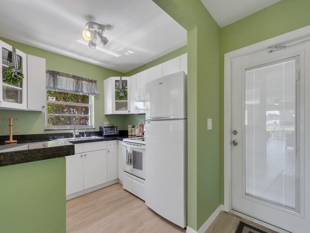 95 Spring Lake Drive 101, Vero Beach, FL 32962 — photo 8 of 32