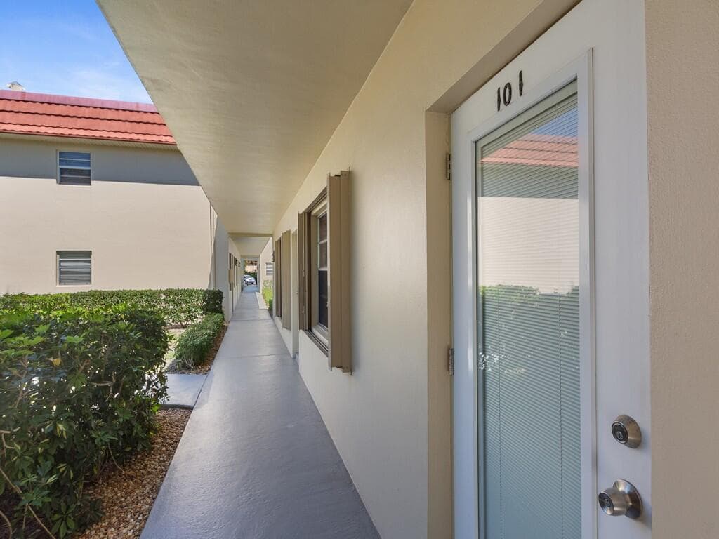 95 Spring Lake Drive 101, Vero Beach, FL 32962 — photo 21 of 32