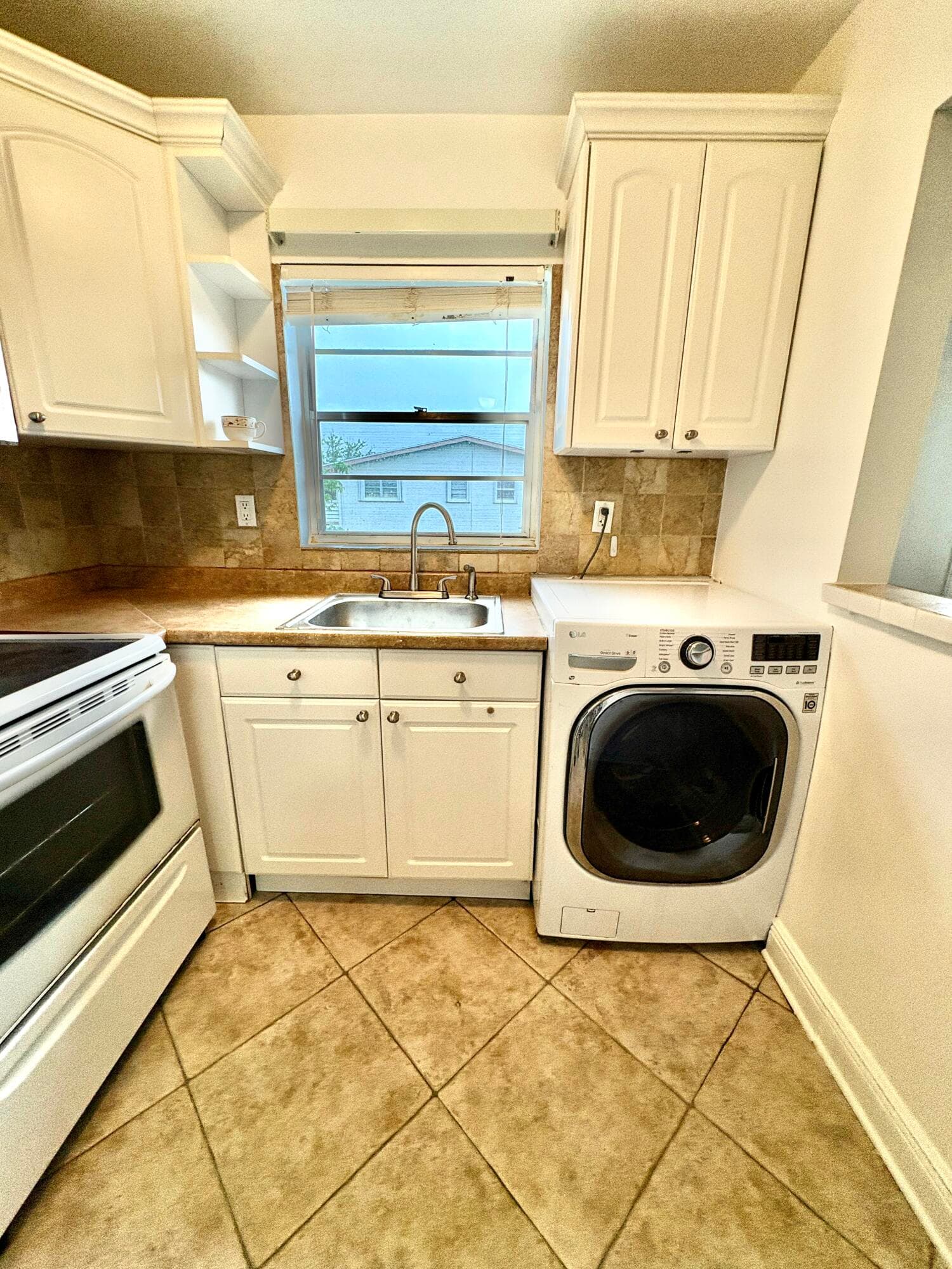 48 Bedford B, West Palm Beach, FL 33417 — photo 1 of 18