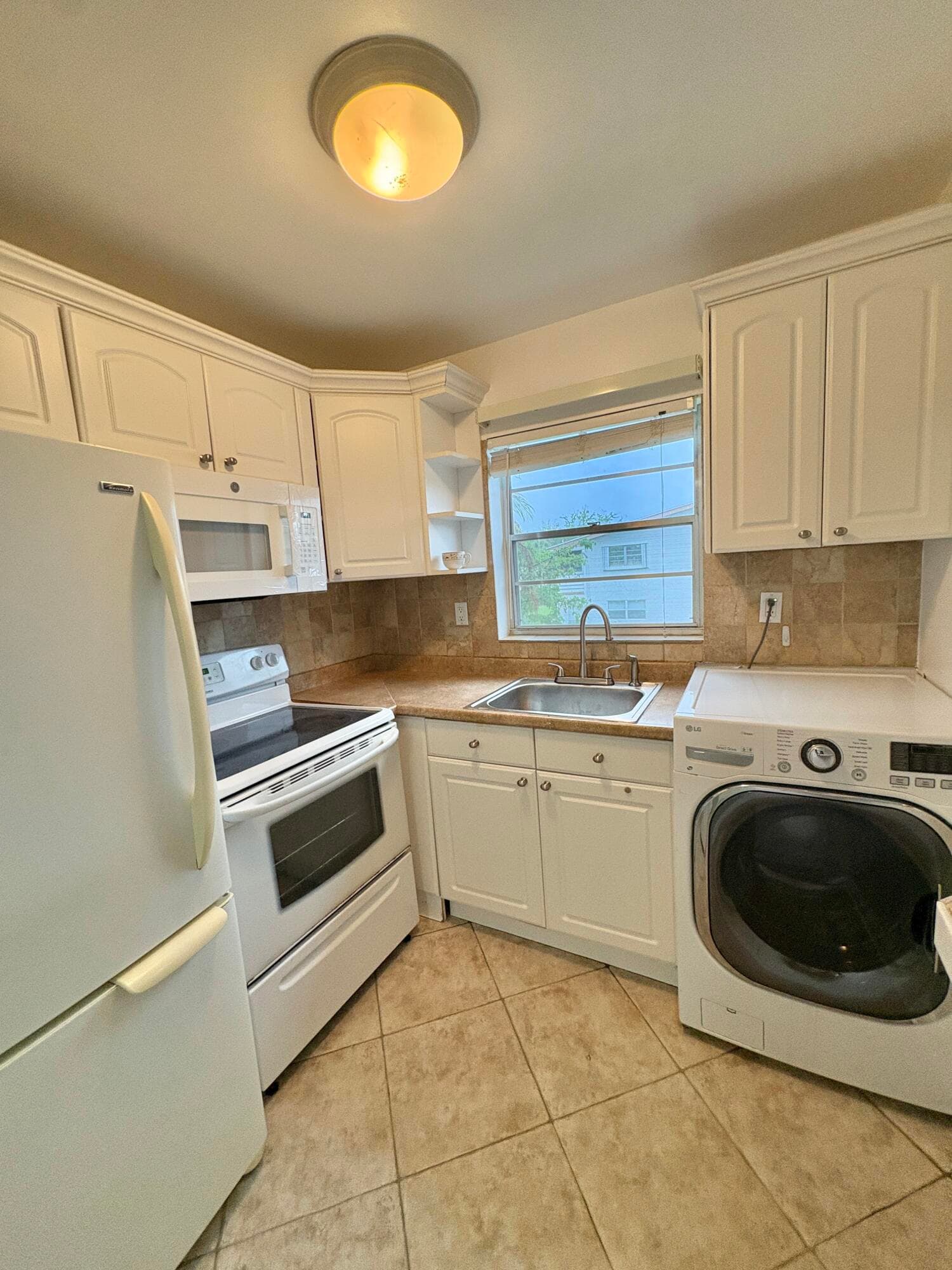 48 Bedford B, West Palm Beach, FL 33417 — photo 7 of 18