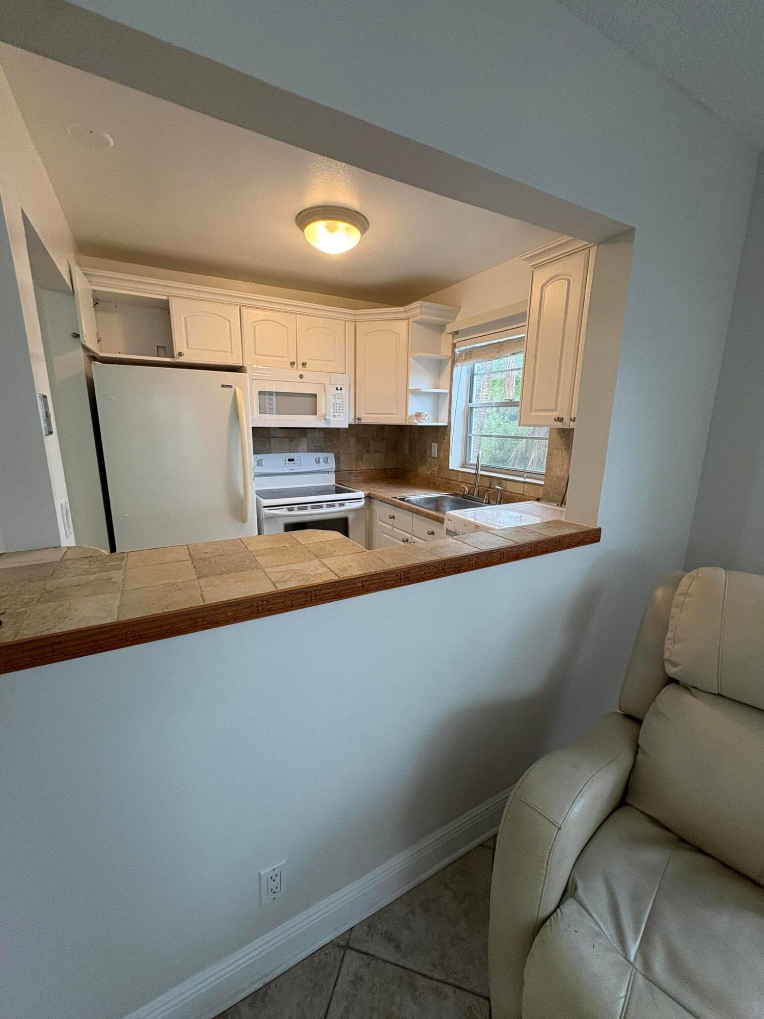 48 Bedford B, West Palm Beach, FL 33417 — photo 14 of 18