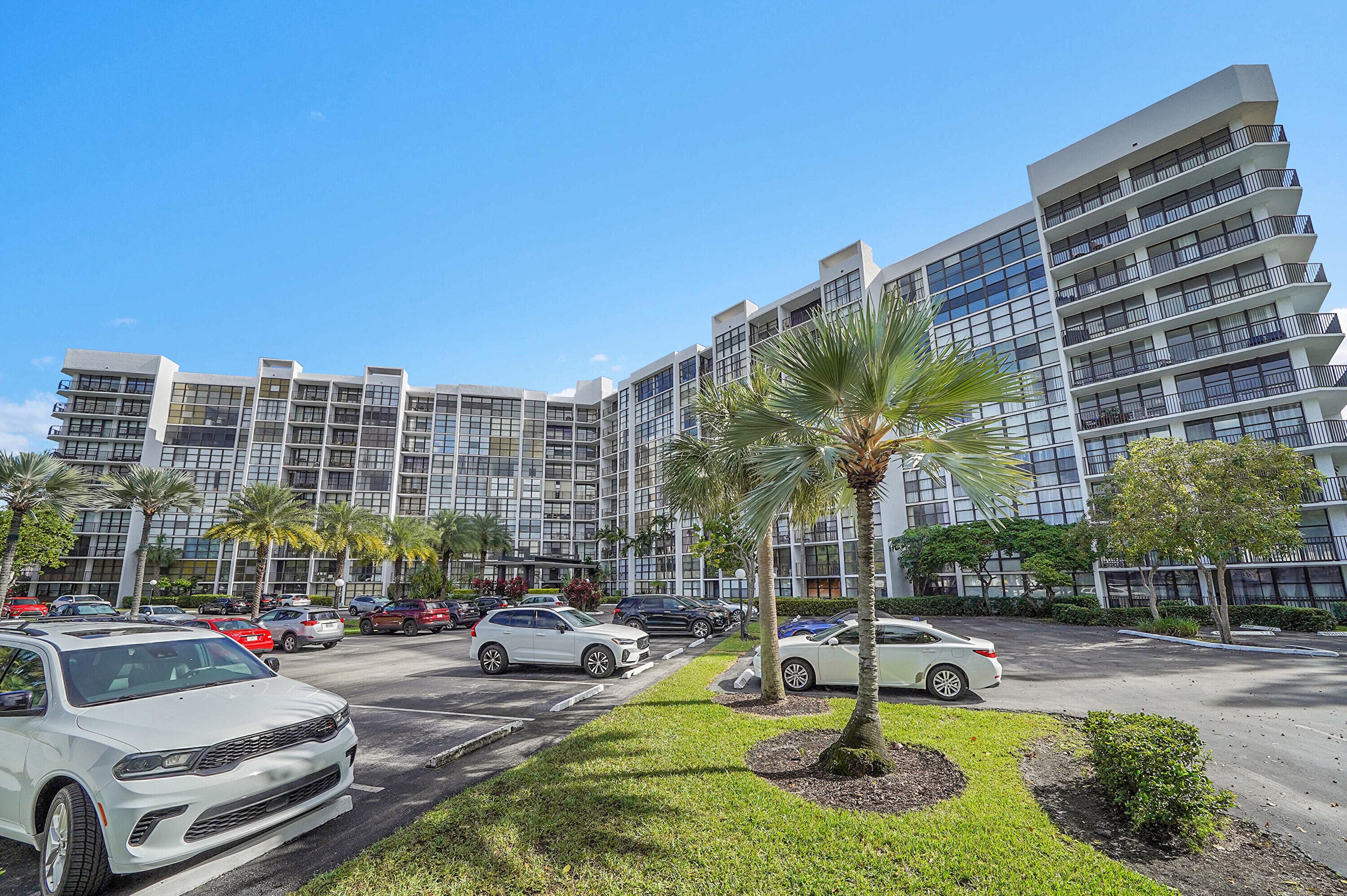 1000 Parkview Drive Unit 306, Hallandale Beach, FL 33009 — photo 4 of 46