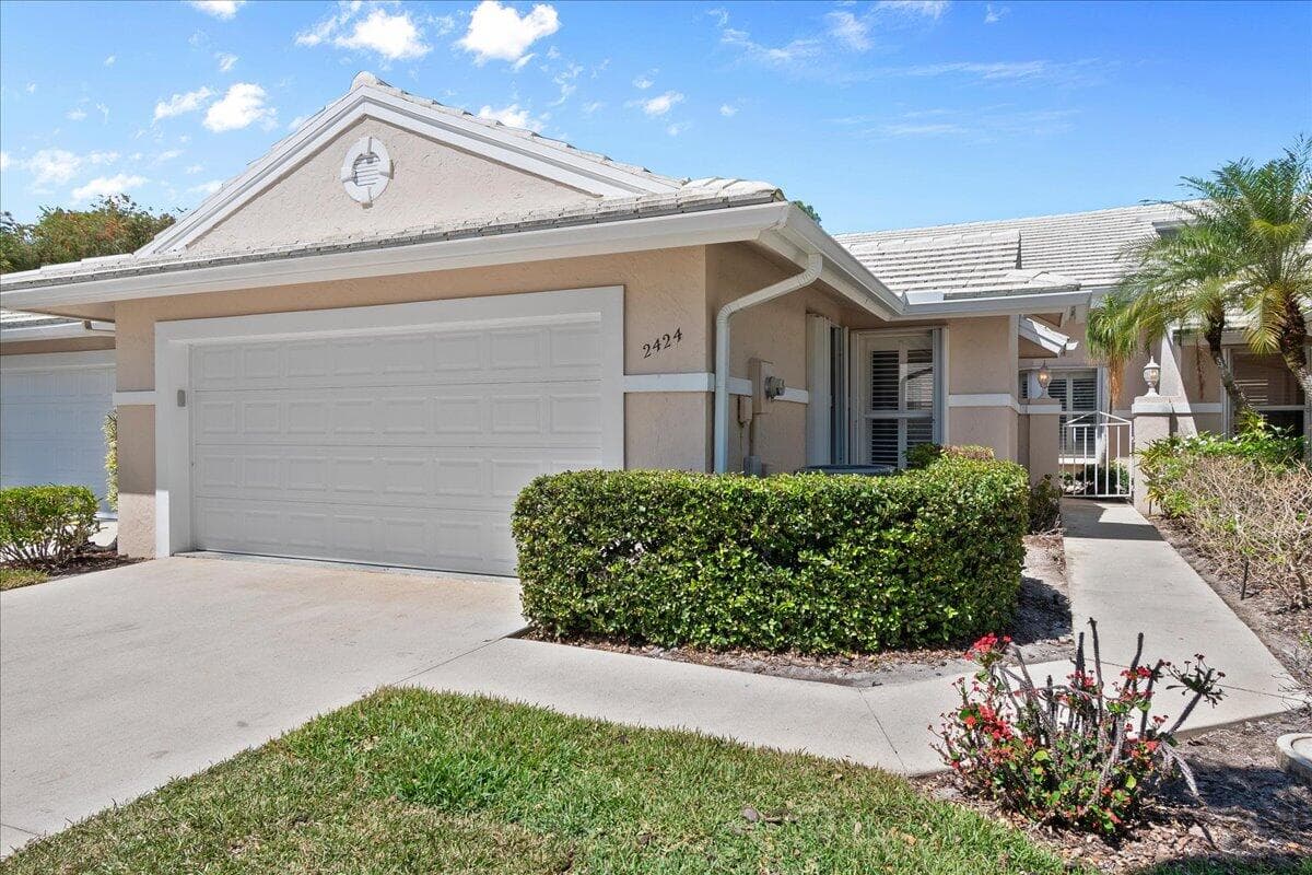 2424 SW Foxpoint Trail, Palm City, FL 34990 — photo 3 of 51