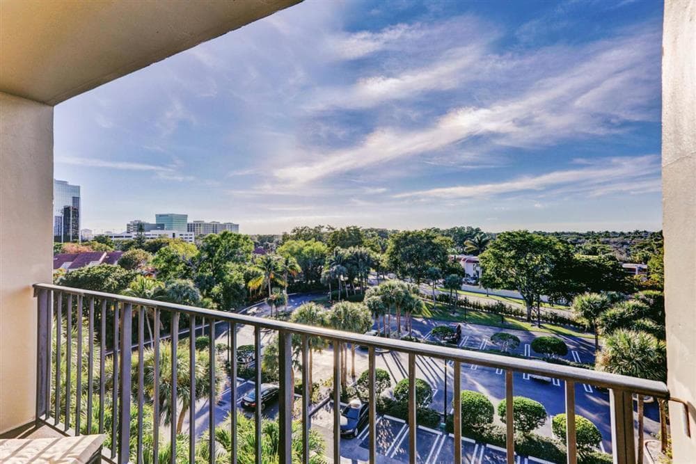 1830 Embassy Drive 605, West Palm Beach, FL 33401 — photo 10 of 18