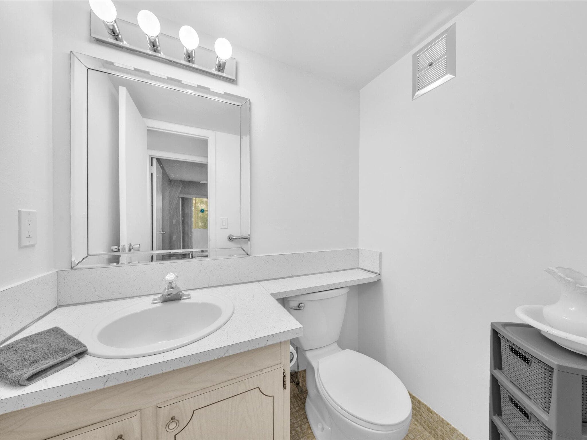 43 Windsor C, West Palm Beach, FL 33417 — photo 12 of 45