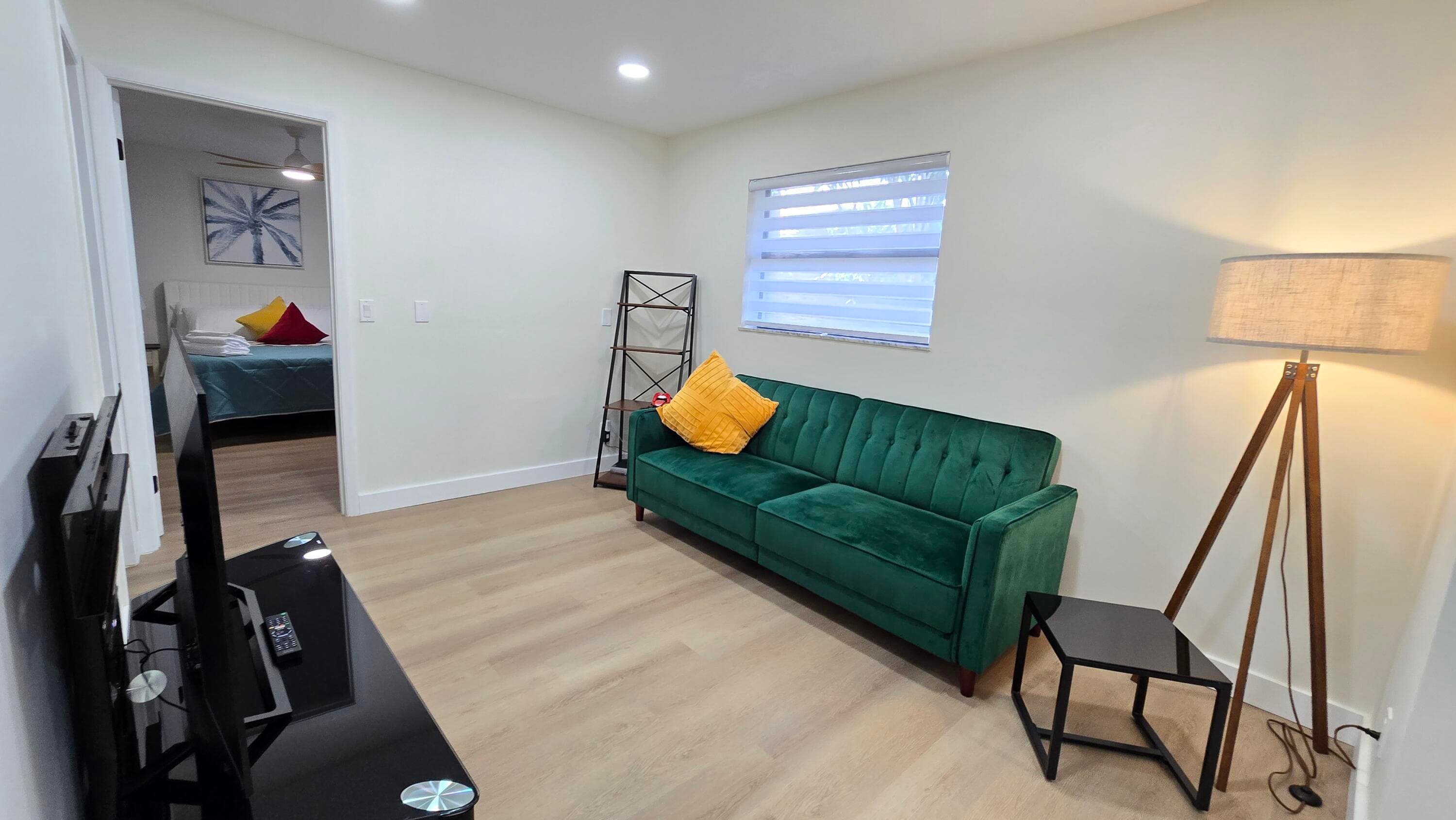 1236 NE 12th Avenue B, Fort Lauderdale, FL 33304 — photo 5 of 21