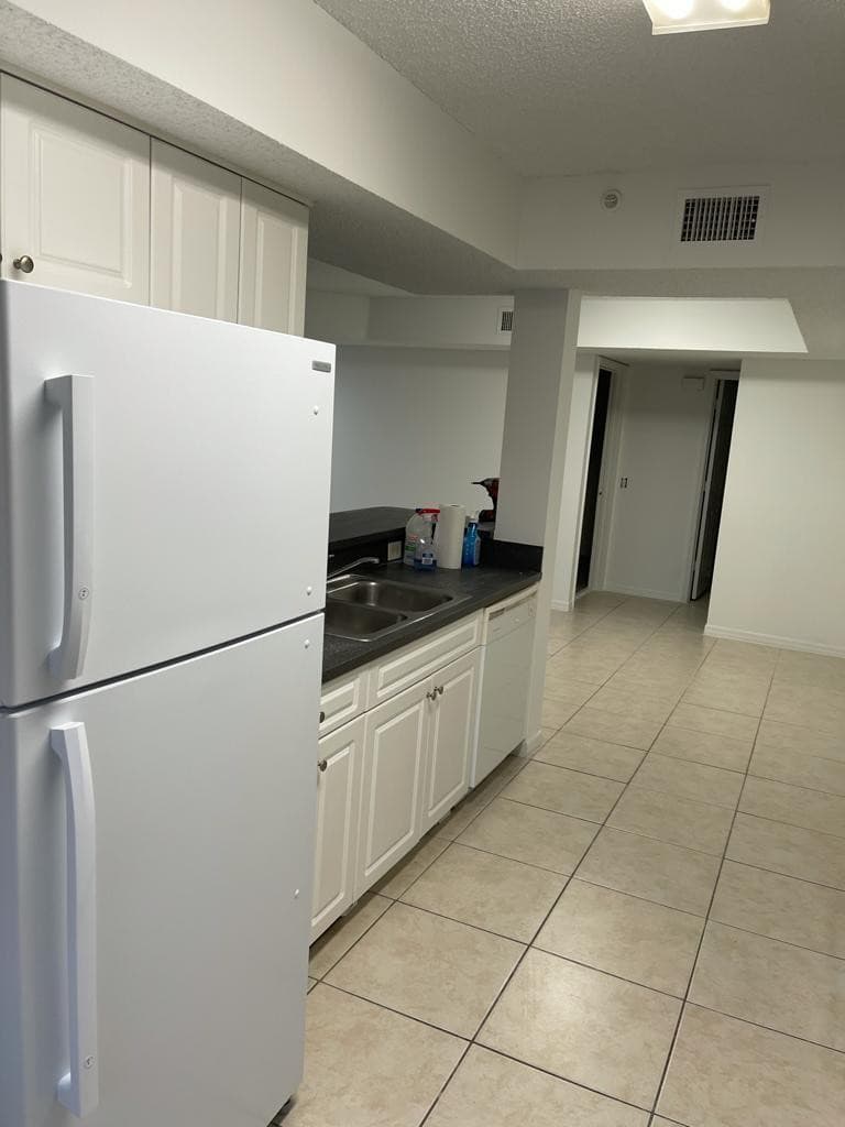 9640 NW 2 Street 208, Pembroke Pines, FL 33024 — photo 6 of 18