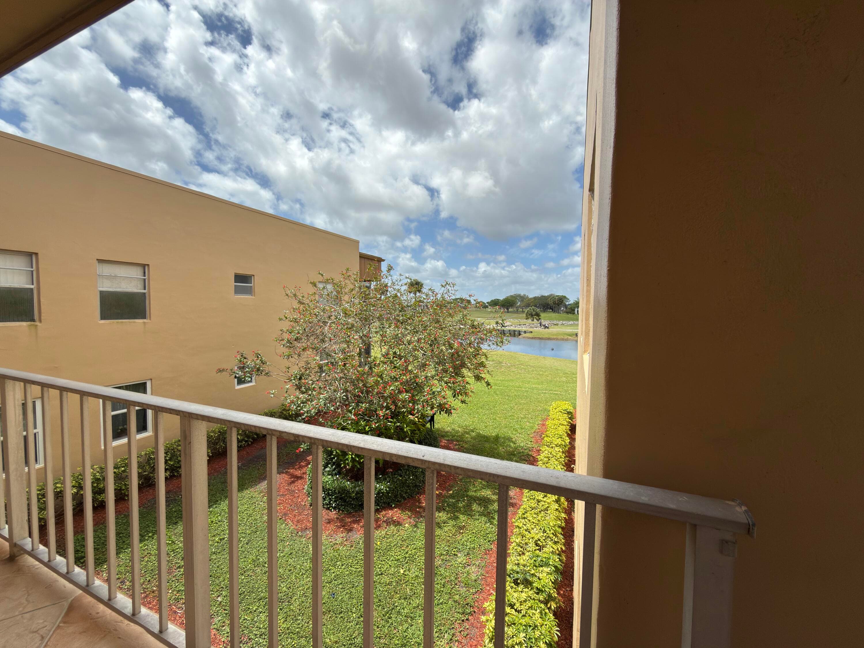 465 Flanders J, Delray Beach, FL 33484 — photo 3 of 16