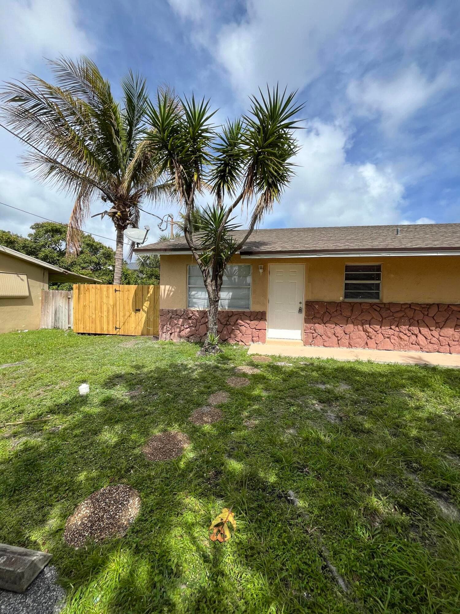 1045 Miami Boulevard, Delray Beach, FL 33483 — photo 1 of 17