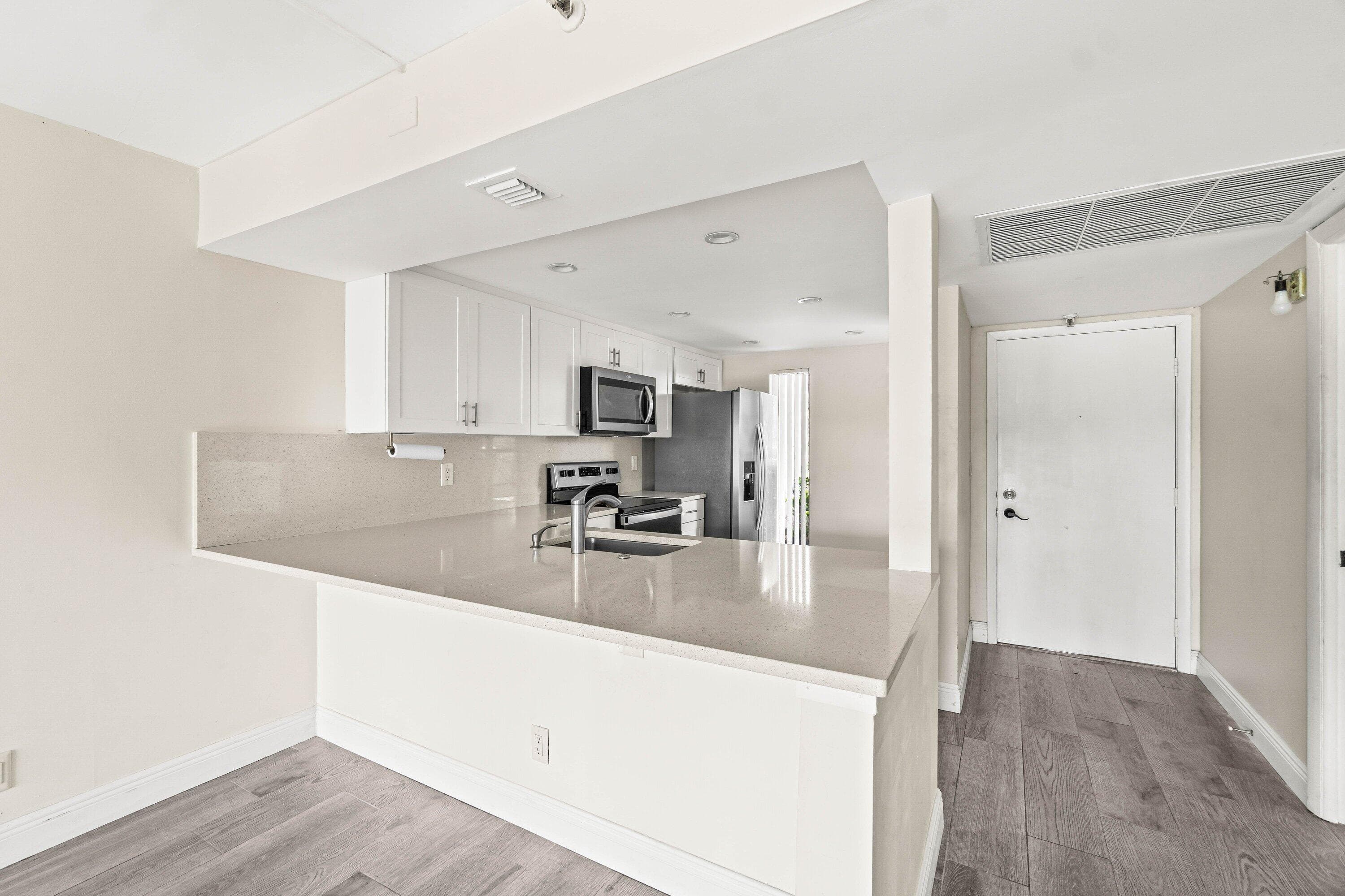 17 Royal Palm Way 103, Boca Raton, FL 33432 — photo 6 of 30
