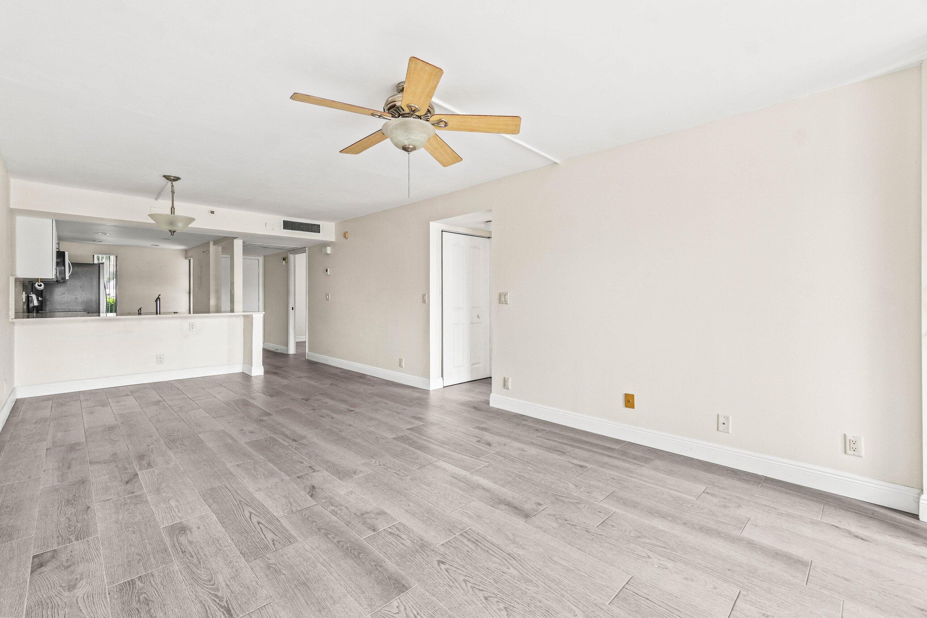 17 Royal Palm Way 103, Boca Raton, FL 33432 — photo 11 of 30