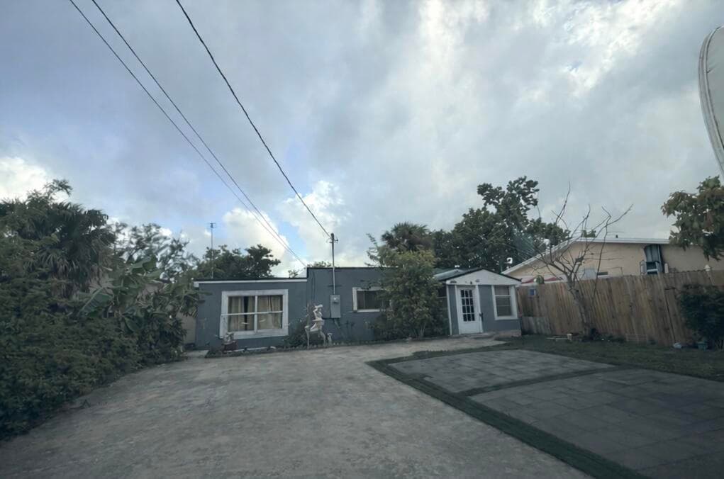 2686 Summit Boulevard, West Palm Beach, FL 33406 — photo 3 of 8