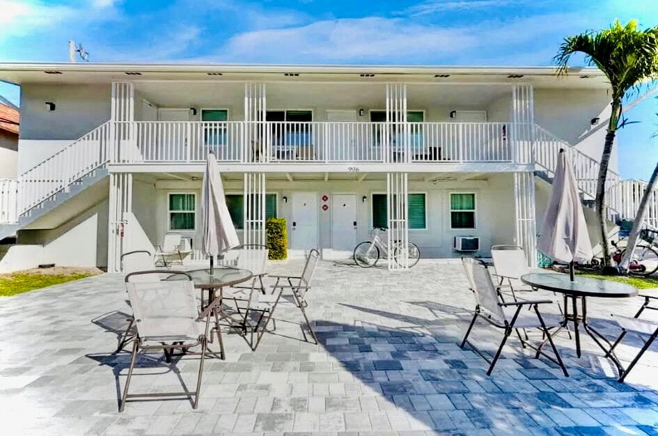 906 N Riverside Drive 1-9, Pompano Beach, FL 33062 — photo 1 of 20