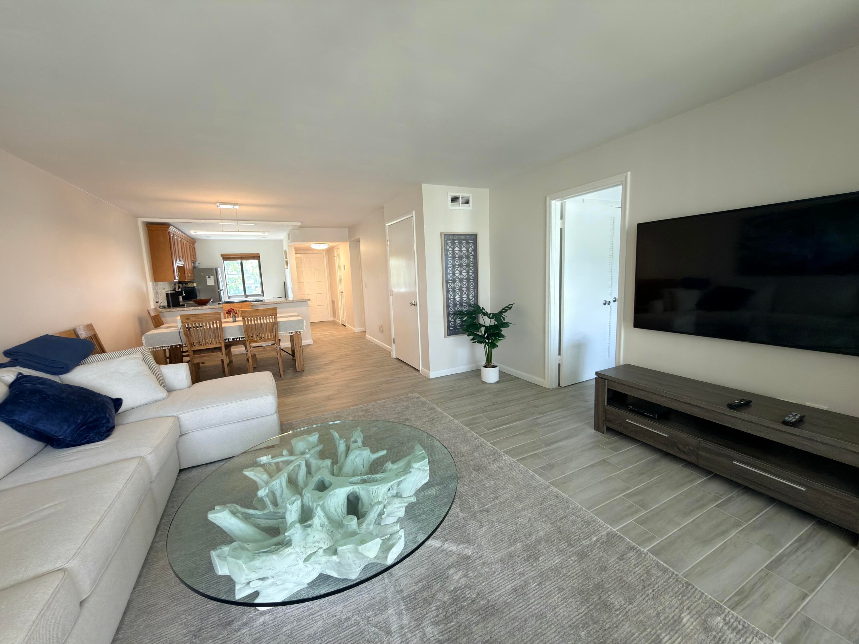 4242 Deste Court 208, Lake Worth, FL 33467 — photo 3 of 11