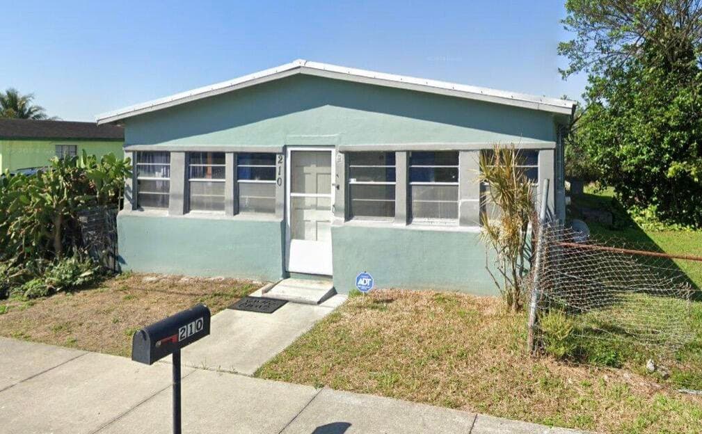 210 SW 12th Avenue SW, South Bay, FL 33493 — photo