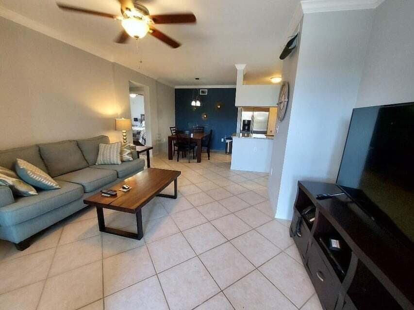 6482 Emerald Dunes Drive 301, West Palm Beach, FL 33411 — photo 2 of 12