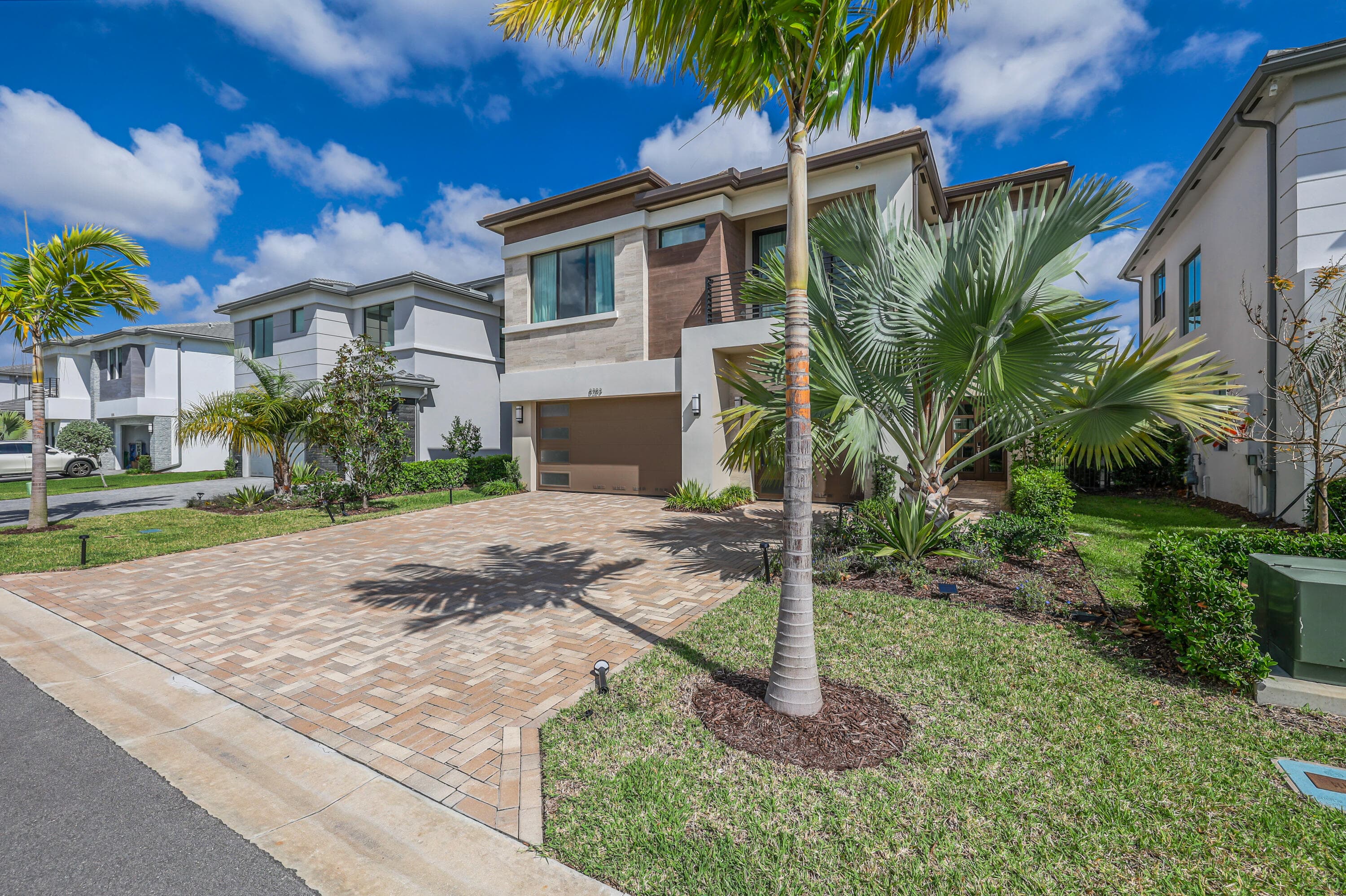 8283 Royal County Down Road, Boca Raton, FL 33434 — photo 2 of 88