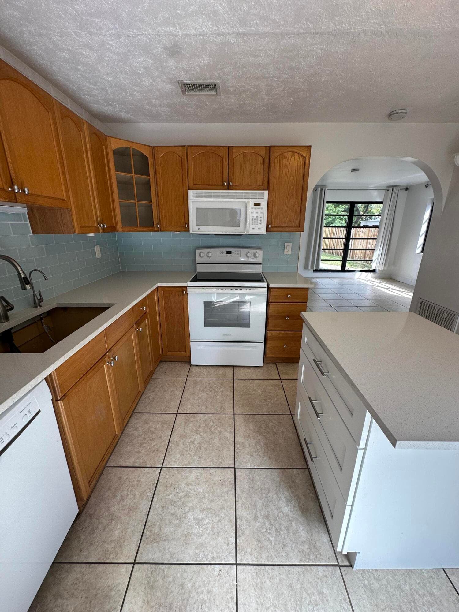 1424 SW 9th Street, Fort Lauderdale, FL 33312 — photo 10 of 36