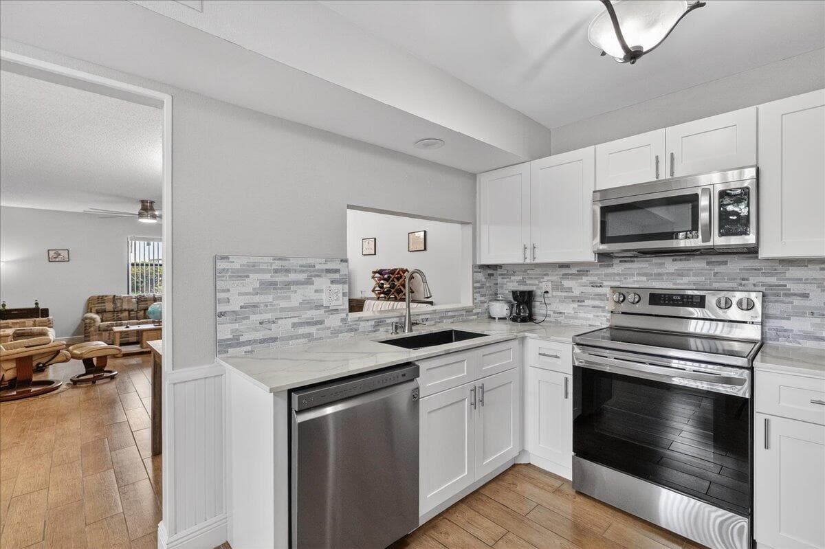 7633 Tahiti Lane 101, Lake Worth, FL 33467 — photo 9 of 26