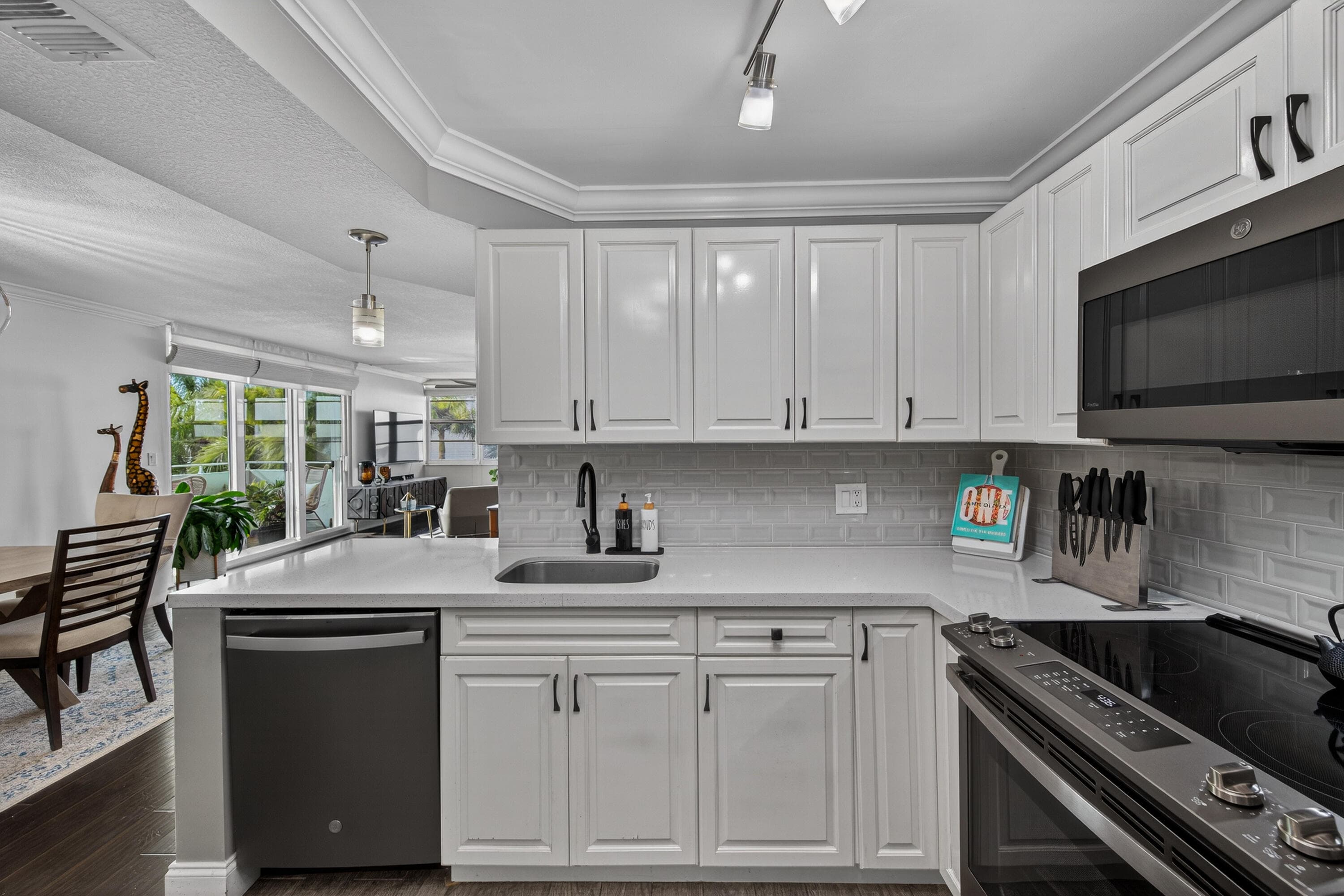1170 N Federal Highway 411, Fort Lauderdale, FL 33304 — photo 10 of 37