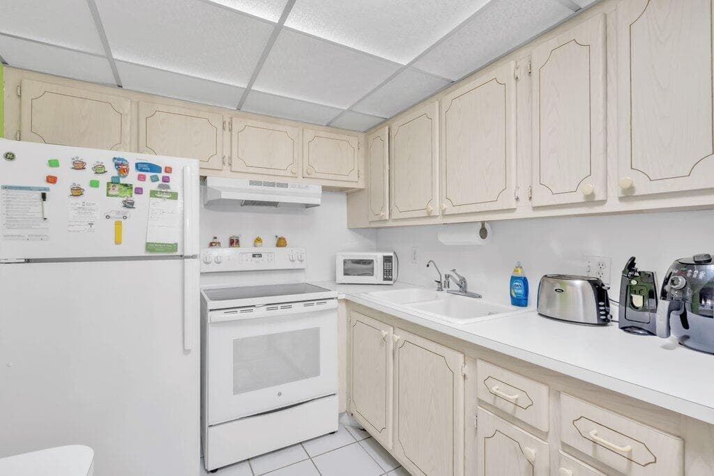 349 Camden O, West Palm Beach, FL 33417 — photo 17 of 48