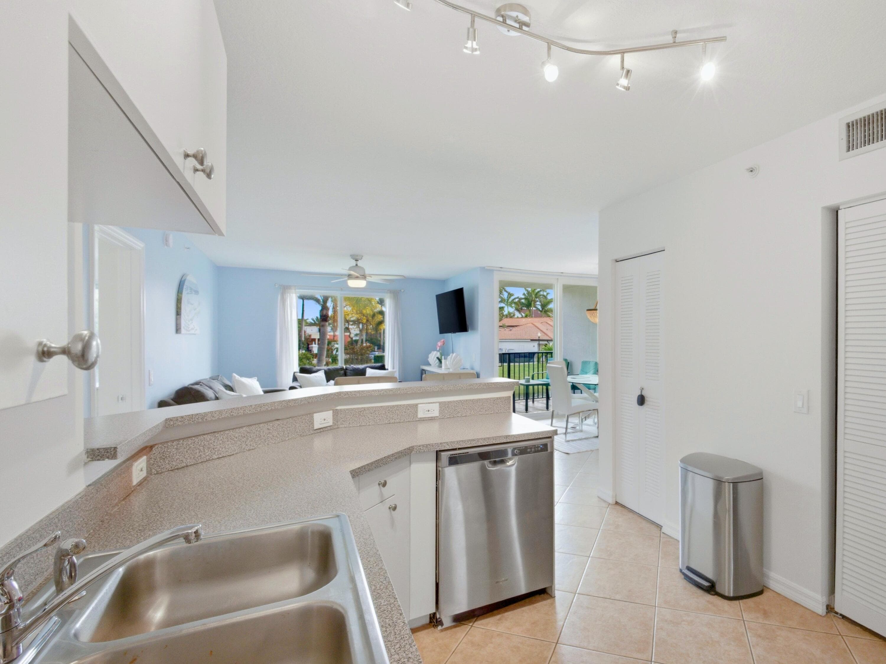 316 Villa Circle, Boynton Beach, FL 33435 — photo 6 of 41