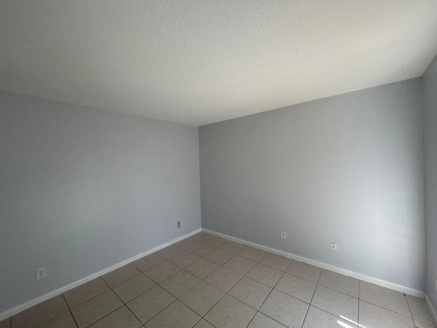 1402 Nebraska 15d, Fort Pierce, FL 34950 — photo 7 of 12