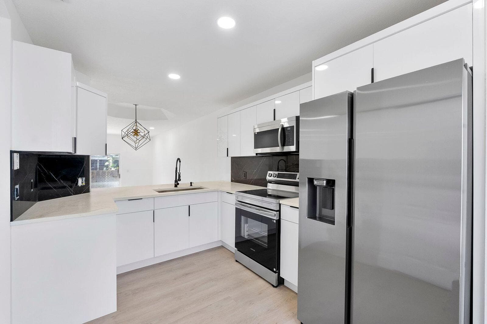 8300 NW 10th Street, Miami, FL 33126 — photo 4 of 11