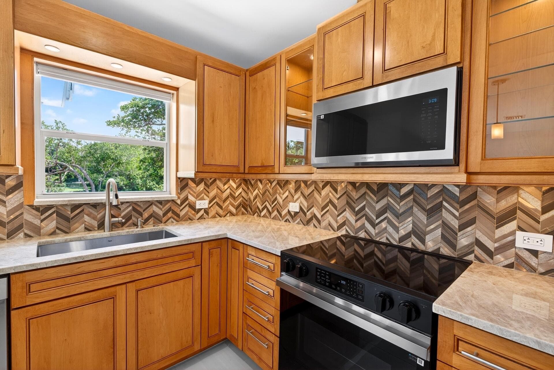 648 NW 30th Court, Wilton Manors, FL 33311 — photo 12 of 56