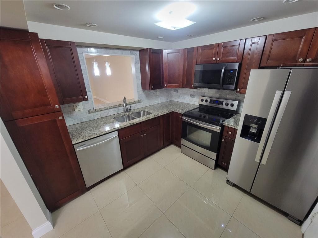 404 NW 68th Avenue 316, Plantation, FL 33317 — photo 1 of 15